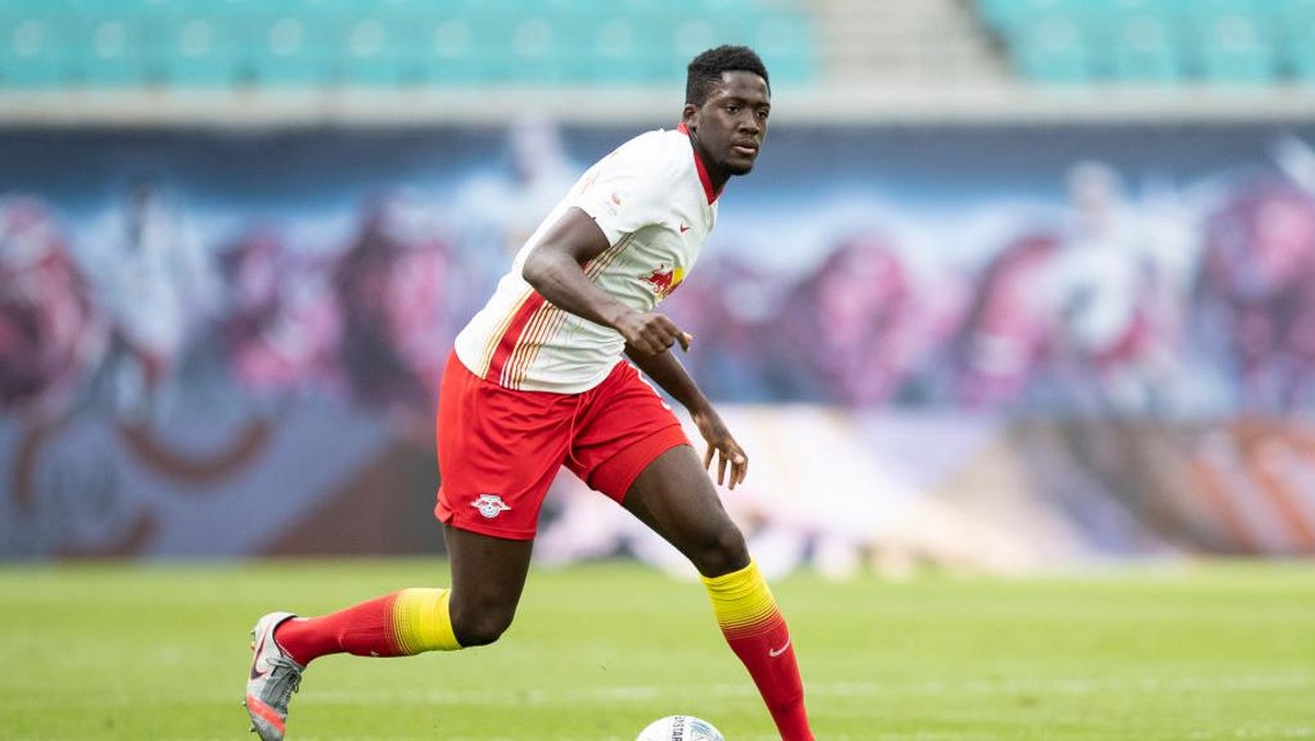 Ibrahima Konate rentan cedera, Liverpool ngapain beli? (Getty Images/Maja Hitij)