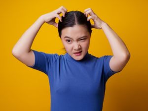 Rambut Berkilau Belum Tentu Sehat! Cek 7 Tanda Masalah Kulit Kepala