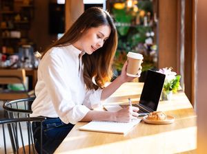 Kecenya Mbak-mbak SCBD, Budget Jajannya Berapa Ya?
