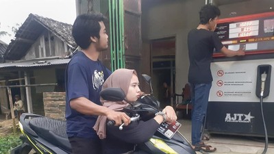 Potret Viral Jok Motor Dipasang Paku Gegara Pacar Cemburuan, Ujung-ujungnya Bikin Ngakak