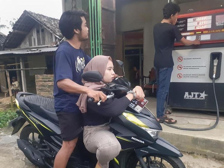 Potret Viral Jok Motor Dipasang Paku Gegara Pacar Cemburuan, Ujung-ujungnya Bikin Ngakak