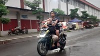 Diakui Khoirul Anam, dia melakukan itu untuk menyindir pacarnya yang mudah cemburu. Ini untuk nyindir pacar yang cemburuan, mas.  (Facebook/Khoirul Anam)