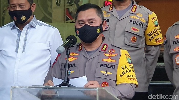 Kapolda Metro Irjen Fadil Imran jumpa pers penangkapan terduga teroris di Jakarta dan Bekasi