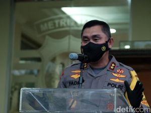 Kapolda Metro Larang Anggota Jumpa Pers Bawa Senpi Laras Panjang