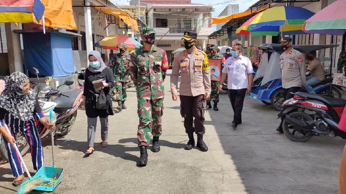 Kapolres Enrekang dan Dandim Enrekang melakukan patroli gabungan. Foto dikirim AKBP Andi Sinjaya Ghalib