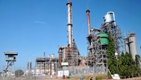 Keberadaan Kilang Balongan dianggap sangat strategis bagi bisnis Pertamina maupun bagi kepentingan nasional. Sebab, sebagai Kilang yang relatif baru dan telah menerapkan teknologi terkini, sehingga mempunyai nilai ekonomis yang tinggi dengan produk-produk unggulannya seperti Premium, Pertamax, Pertamax Plus, Solar, Pertamina DEX, Kerosene (Minyak Tanah), LPG, Propylene. Istimewa/Kemhan.