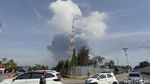 Kepulan Asap Hitam di Langit Balongan