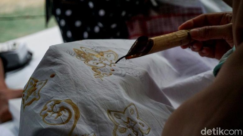 Kisah Perajin Batik Tulis Bertahan di Tengah Pandemi Pandemi Corona berdampak ke segala sektor salah satunya ekonomi termasuk pegiat Usaha Mikro, Kecil, dan Menengah (UMKM).