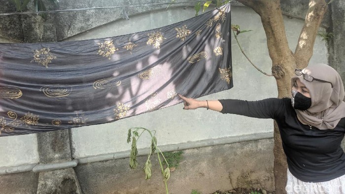 Kisah Perajin Batik Tulis Bertahan di Tengah Pandemi Pandemi Corona berdampak ke segala sektor salah satunya ekonomi termasuk pegiat Usaha Mikro, Kecil, dan Menengah (UMKM).