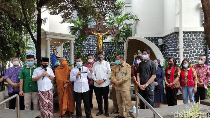 Komunitas kerukunan umat beragama di Kota Semarang kunjungi Gereja Katedral Semarang, Senin (29/3/2021)