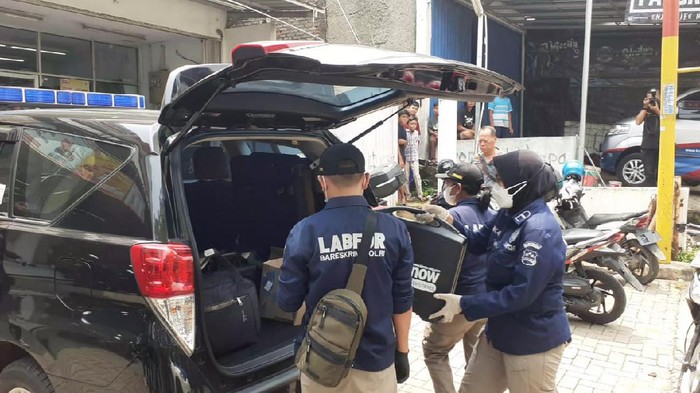 Labfor Polri Amankan Sejumlah Barang dari Rumah Terduga Teroris