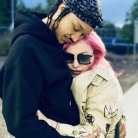 Terakhir ada Madonna dan Ahlamalik Williams. Tak tanggung-tanggung, ternyata keduanya terpaut usia 36 tahun. Walaupun Madonna jauh lebih tua dari Ahlamalik, tetapi pasangan ini tetap terlihat serasi. Foto: Instagram/@madonna