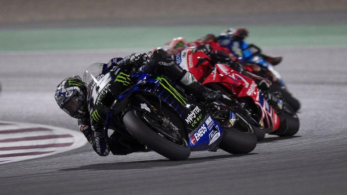 Maverick Vinales DOHA, QATAR - MARCH 28: Maverick Vinales of Spain and Monster Energy Yamaha MotoGP Team leads the field during the MotoGP race during the MotoGP of Qatar - Race at Losail Circuit on March 28, 2021 in Doha, Qatar. (Photo by Mirco Lazzari gp/Getty Images)