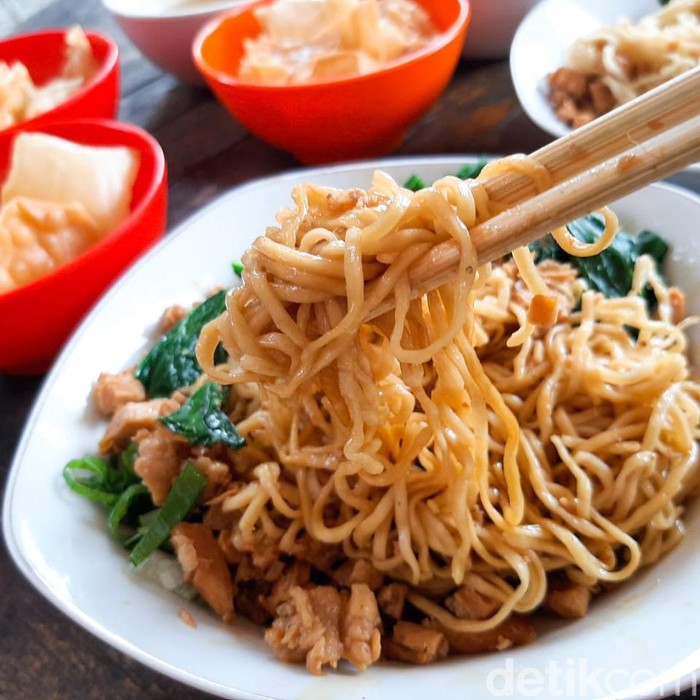 Mie Gaul Senayan Mie Gaul Senayan; Sedapnya Mie Ayam dan Yamin Hidden Gems yang Tempatnya Asri