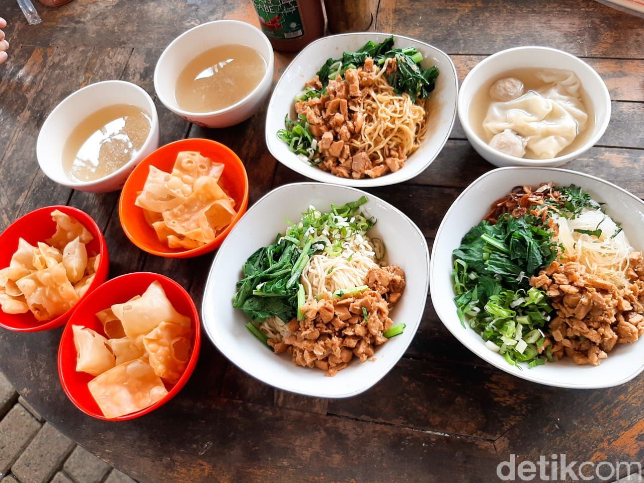 Mie Gaul Senayan; Sedapnya Mie Ayam dan Yamin 'Hidden Gems' yang Tempatnya Asri