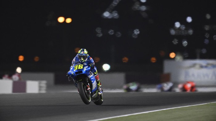 DOHA, QATAR - MARCH 28: Joan Mir of Spain and Team Suzuki ECSTAR heads down a straight during the MotoGP race during the MotoGP of Qatar - Race at Losail Circuit on March 28, 2021 in Doha, Qatar. (Photo by Mirco Lazzari gp/Getty Images)