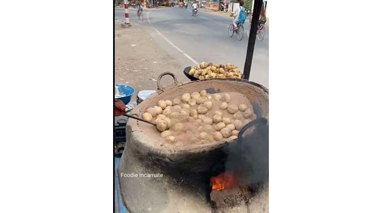 Mirip Batu Digoreng Pakai Pasir, Netizen Bingung dengan Jajanan Ini