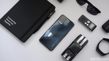 Baterai yang ditanamkan berkapasitas 5.000 mAh, diklaim bisa digunakan untuk menonton YouTube hingga hampir 20 jam. Foto: Adi Fida Rahman/detikINET