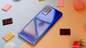 Memori internalnya 128 GB yang dapat ditambah dengan microSD hingga 256 GB. Foto: Adi Fida Rahman/detikINET