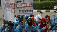 Ia mengatakan pemerintah sedang membutuhkan tenaga lapangan untuk mengeksekusi program. Sehingga, jalan para penyuluh KB menjadi PNS terbuka.  