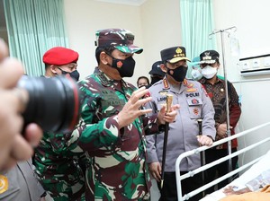 Panglima TNI dan Kapolri Jenguk Korban Luka Bom Bunuh Diri Makassar
