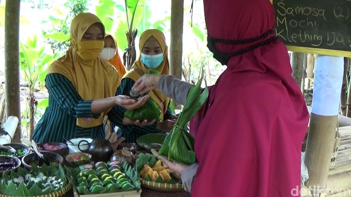 Uniknya Pasar Rengrang yang Menjual Beragam Jajanan Pasar Tempo Dulu
