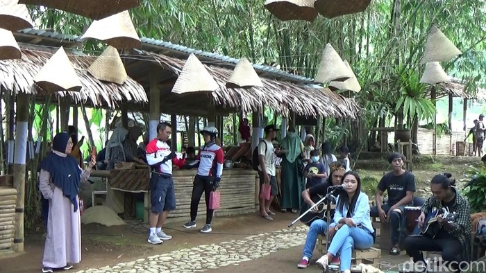 Uniknya Pasar Rengrang yang Menjual Beragam Jajanan Pasar Tempo Dulu