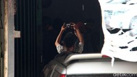 Polisi sebelumnya juga menangkap terduga teroris Bekasi. Berdasarkan informasi yang diperoleh juga, saat ini polisi juga menggerebek terduga teroris ini di sebuah bengkel di daerah Kabupaten Bekasi.