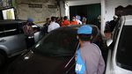Polisi Gerebek Showroom Mobil Terkait Terorisme