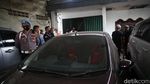 Polisi Gerebek Showroom Mobil Terkait Terorisme