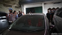 Sebelumnya polisi juga telah menangkap terduga teroris di kawasan Condet, Jakarta Timur.