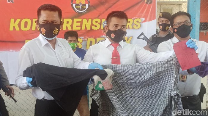 Polisi menunjukkan barang bukti pencabulan anak yang dilakukan bapak tiri di Demak