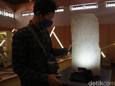 Prasasti Candi Angin berisi pesan larangan poligami di Jepara, Senin (29/3/2021).