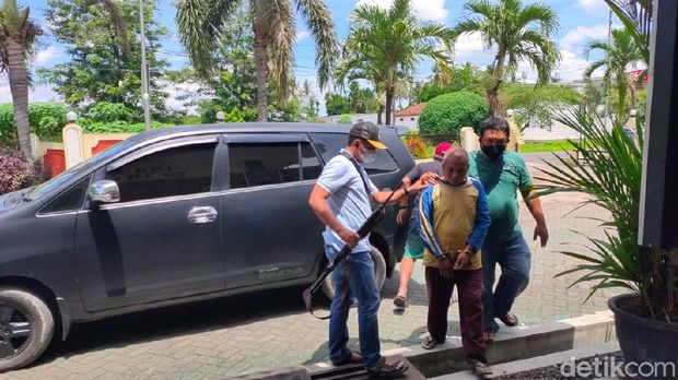 pria bawa 6 kh bahan peledak di jember diamankan