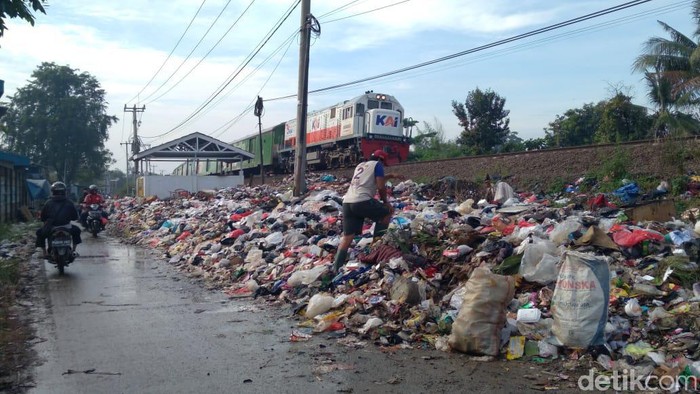 Produksi sampah di Karawang 1.200 ton per hari, pemerintah kewalahan