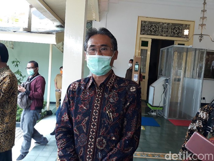 Rektor UGM Prof Panut Mulyono di kompleks Kepatihan Yogya, Senin (29/3/2021).
