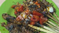 Sate H. Maksudi yang lokasinya di kawasan Cilandak, Jakarta Selatan ini juga wajib dikunjungi kalau ingin menikmati seporsi sate dan gule kambing enak. Harga per porsinya dibanderol Rp 50 ribuan. Foto: Instagram @sitiasyiah_i