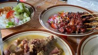 Warung bernama Sate Keroncong ini wajib kamu kunjungi untuk menyantap sate dan gule kambing nikmat. Daging kambing di sini terkenal empuk dan tidak bau prengus. Lokasinya ada di bilangan Jatinegara, Jakarta Timur. Foto: Instagram @nadyeyes