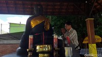Menurut Sugianto, sebagai benda cagar budaya, Joko Dolog selalu ramai didatangi oleh pengunjung. Terlebih pada hari-hari tertentu seperti malam Syuro atau Jumat Legi untuk ritual bahkan sembahyang bagi orang penganut kepercayaan.