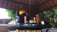 Arca itu sendiri ditemukan oleh penjajah Belanda di Desa Bejijeng, Trowulan, Mojokerto pada tahun 1812. Kemudian pada tahun 1917, arca direncanakan akan diangkut ke Negeri Belanda. Namun rencana itu gagal karena suatu hal. Karena hal itu, arca kemudian ditaruh di Jalan Apsari hingga saat ini.
