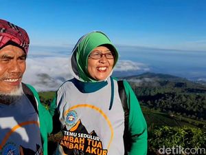 Tak Lagi Muda, ex Anggota Pecinta Alam Ini Kembali Naik Gunung