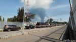 Siang Ini, Asap Masih Membubung di Kilang Pertamina Balongan
