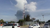 Sebelumnya, kilang Pertamina Balongan di Indramayu terbakar hebat. Titik kebakaran terjadi pada tangki T-301G. 