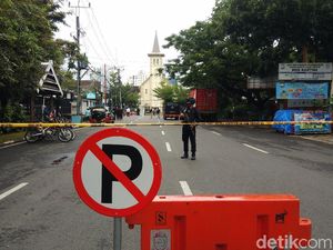 Densus 88 Olah TKP Lanjutan Bom Bunuh Diri di Makassar