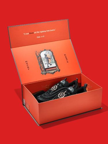 Lil Nas X rilis sneakers bernama Satan Shoes.