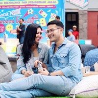 Kalau pasangan yang satu ini ternyata memiliki perbedaan usia 4 tahun. Sylvia Fully 4 tahun lebih tua dari Kevin Andrean. Walaupun demikian keduanya tetap terlihat cocok. Foto: Instagram/@sylvia_fully88