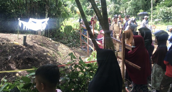 Tanah kuburan di Padang Pariaman, Sumbar meninggi hingga 1,5 meter (Jeka Kampai-detikcom)