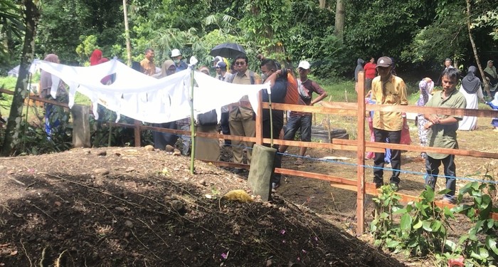 Tanah kuburan di Padang Pariaman, Sumbar meninggi hingga 1,5 meter (Jeka Kampai-detikcom)