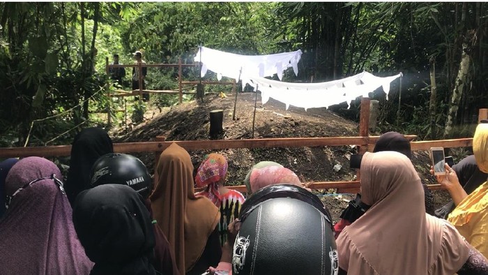 Tanah kuburan di Padang Pariaman, Sumbar meninggi hingga 1,5 meter (Jeka Kampai-detikcom)