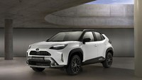 Pembeli Yaris Cross Adventure juga bisa memilih Edisi Premier, yang hadir dengan jok kulit di seluruh kabin, pintu belakang dengan kick sensor, tampilan Head-Up, dan opsi kombinasi warna bi-tone. Foto: Toyota